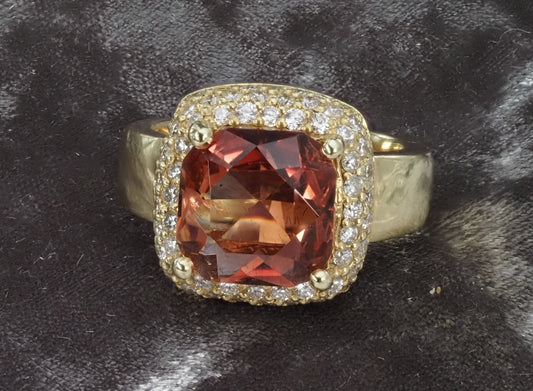 Red Oregon Sunstone 18k Gold Ring